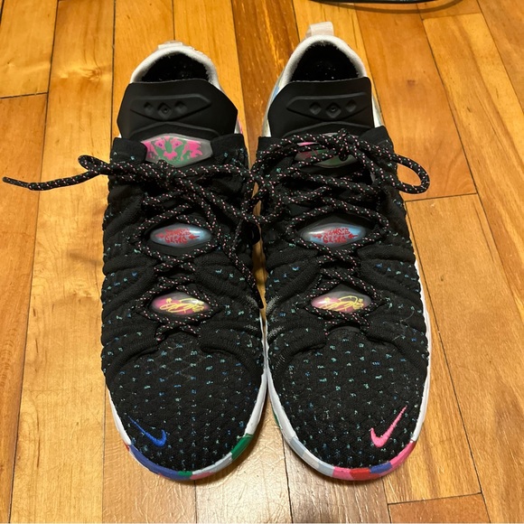 Boys Lebron basketball shoes - Picture 5 of 6